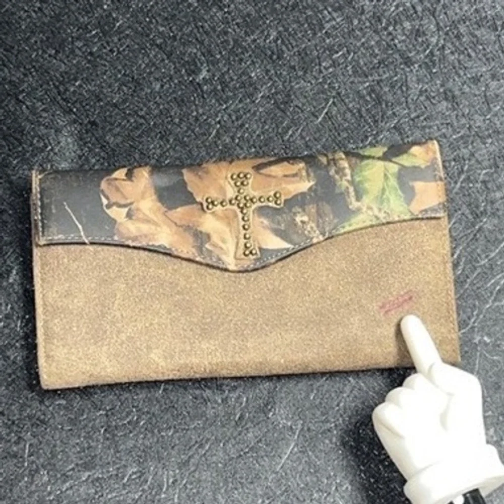 Nocona‎ Mossy Oak Camo Wallet Ladies Brown Western Cross Studded